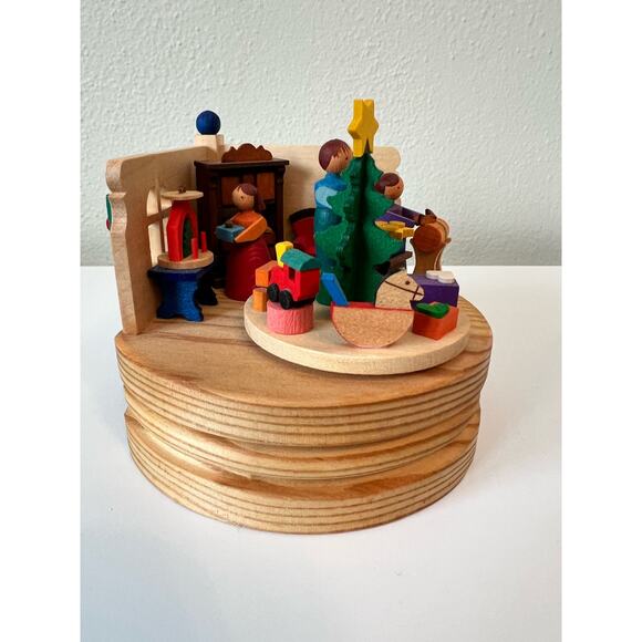 Wind-up Christmas Music Box by Graupner Holzminiaturen in Crottendorf-Erzgebirge - Picture 2 of 11